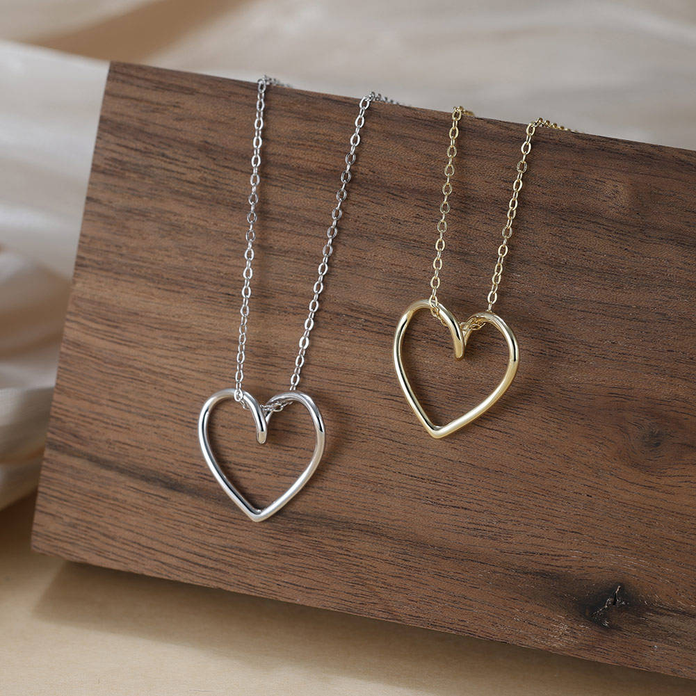 Minimal Heart Pendant Necklace